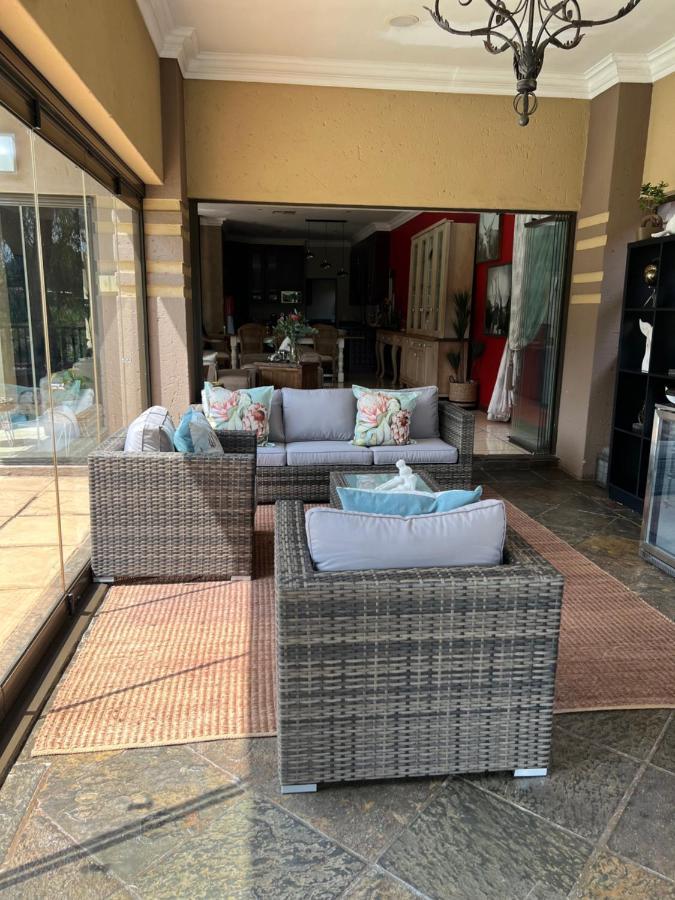 Pecanwood Lake View Apartment Hartbeespoort Bagian luar foto